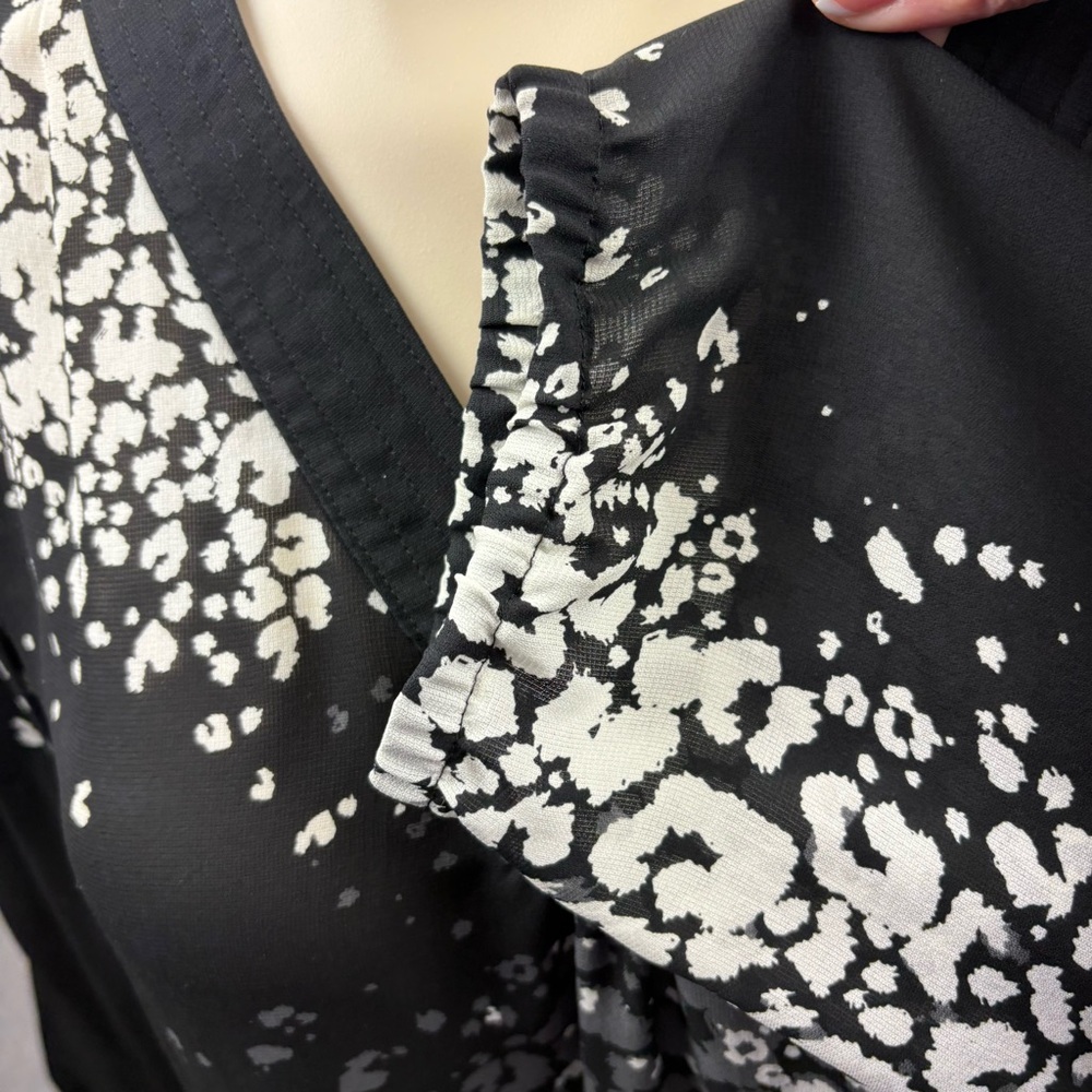 Amber Sun Silk Black, White & Grey Print V-Neck Blouse L - Picture 7 of 9